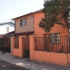 Casa de Dos Pisos con Tres Dormitorios y Estacionamientos: