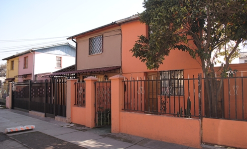  Casa de Dos Pisos con Tres Dormitorios y Estacionamientos en Conchalí Casa - Habitacional en Venta Conchalí