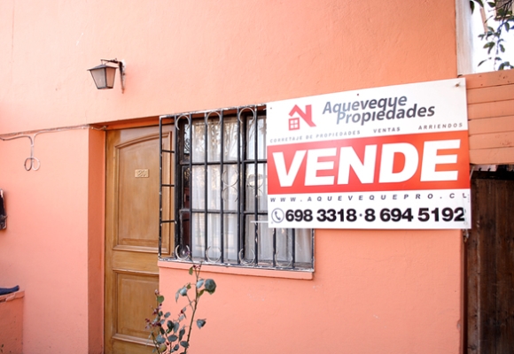 Casa de Dos Pisos con Tres Dormitorios y Estacionamientos en Conchalí Casa - Habitacional en Venta Conchalí