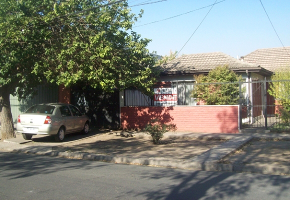 Propiedades Venden 2012 Sólida y Amplia Casa en Venta Independencia en Independencia Casa con Entrada de Autos en Venta Independencia