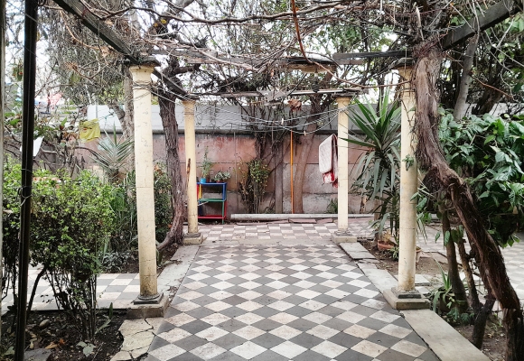 Casa con Terreno para Construir - Construcción Amplia Casa en Venta con Patio – Metro Estación Zapadores en Casas en Venta Casa con Amplio Patio en Venta Casas en Venta en Recoleta